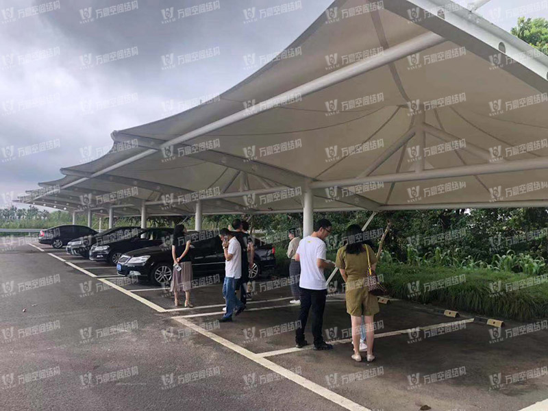 張拉膜車棚造價(jià)和哪些因素有關(guān)？降低張拉膜車棚造價(jià)的方法有哪些？