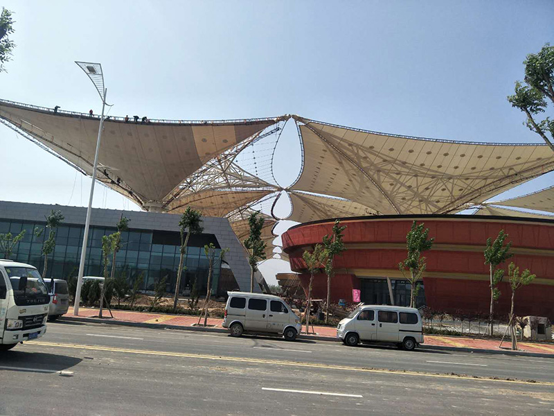 PTFE膜結(jié)構(gòu)屋面有哪些特點？為什么PTFE膜結(jié)構(gòu)屋面如此受歡迎？