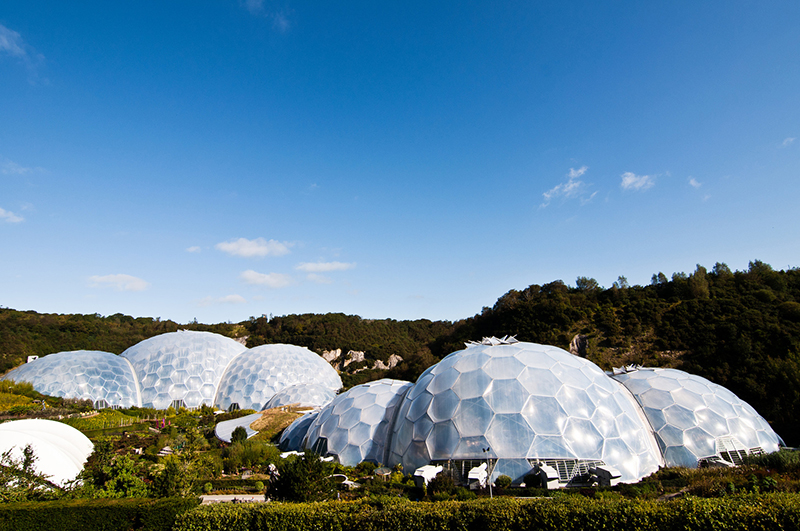 ETFE膜結(jié)構(gòu)有哪些性能特點(diǎn)？ETFE膜結(jié)構(gòu)在建筑行業(yè)的發(fā)展前景如何？