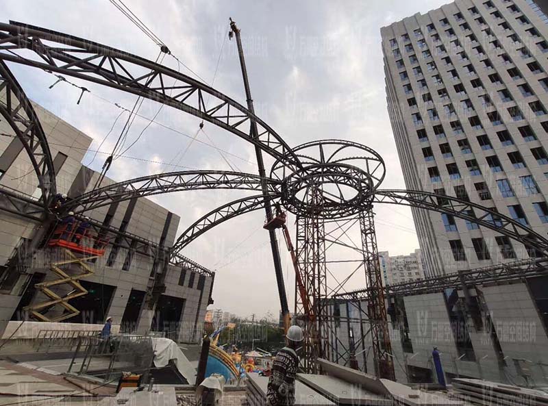 新泰卓越·財(cái)富廣場異型鋼結(jié)構(gòu)項(xiàng)目 新泰卓越·財(cái)富廣場異型鋼結(jié)構(gòu)項(xiàng)目