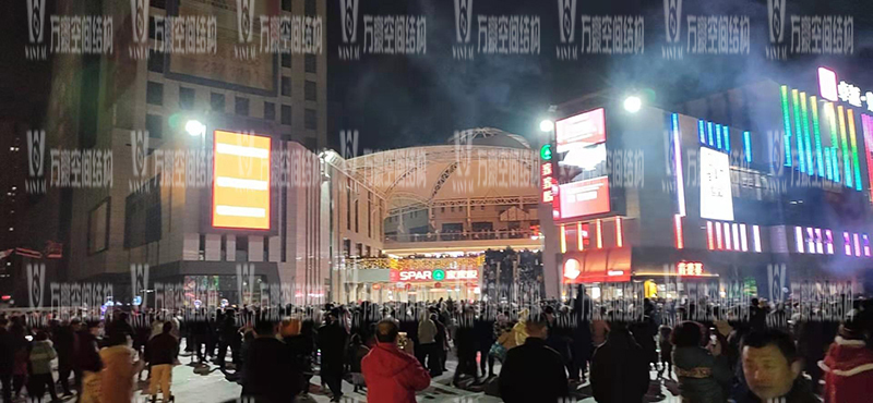 新泰卓越·財(cái)富廣場膜結(jié)構(gòu)項(xiàng)目接近尾聲