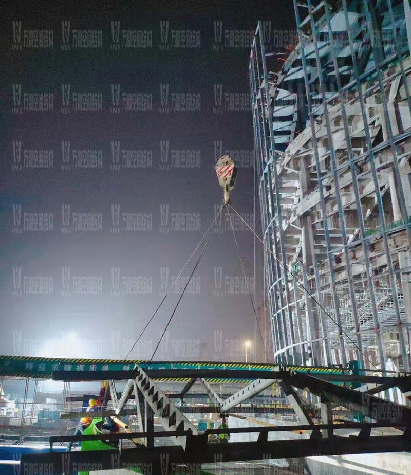 紹興國(guó)際會(huì)展中心一期B區(qū)會(huì)議中心PTFE膜結(jié)構(gòu)工程火熱拼裝、吊裝中