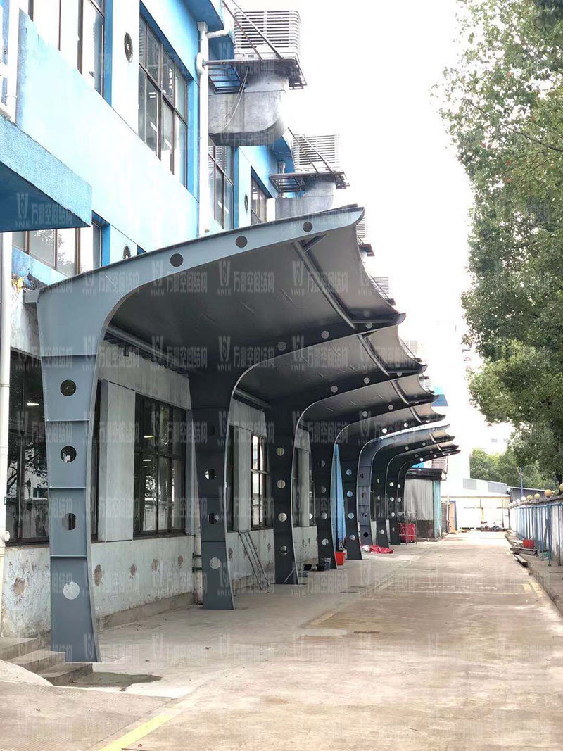 膜結(jié)構(gòu)車棚的價(jià)格是如何計(jì)算出來(lái)的呢？影響膜結(jié)構(gòu)車棚價(jià)格的因素有哪些？