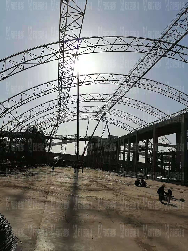 內(nèi)蒙能源長(zhǎng)城五礦選煤廠(chǎng)鋼骨架膜棚建設(shè)項(xiàng)目進(jìn)入膜結(jié)構(gòu)安裝階段