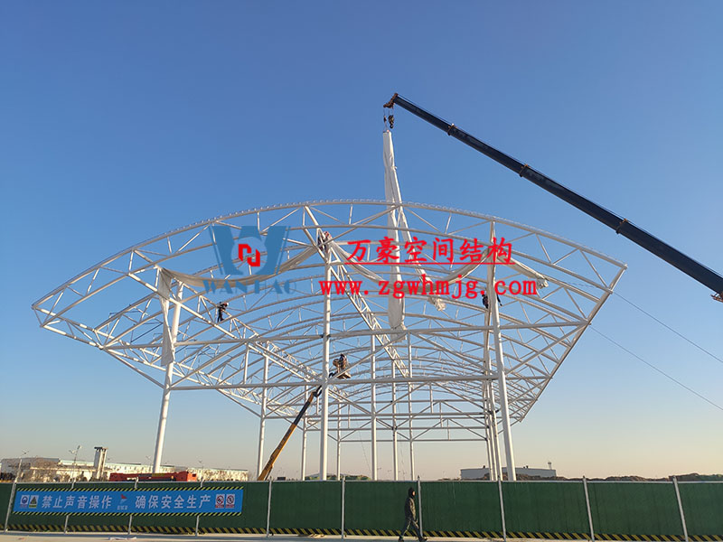 射陽港港區(qū)國家一類開放口岸一關(guān)兩檢查驗(yàn)設(shè)施項(xiàng)目膜結(jié)構(gòu)安裝中 射陽港港區(qū)國家一類開放口岸一關(guān)兩檢查驗(yàn)設(shè)施項(xiàng)目膜結(jié)構(gòu)安裝中