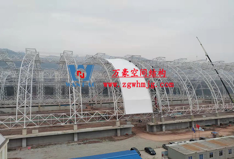 四川高興煤炭儲備基地建設(shè)項目鋼結(jié)構(gòu)接近尾聲，膜結(jié)構(gòu)開始安裝