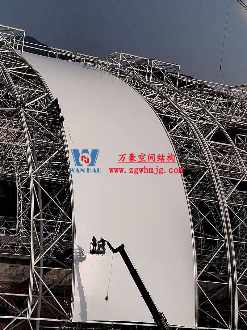 四川高興煤炭儲備基地建設(shè)項目鋼結(jié)構(gòu)接近尾聲，膜結(jié)構(gòu)開始安裝