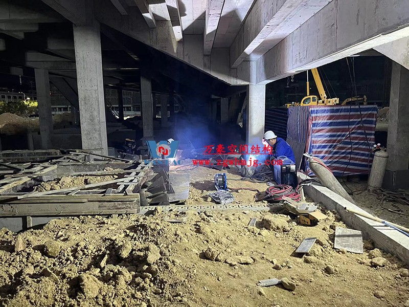 龍泉市體育場(chǎng)鋼膜結(jié)構(gòu)工程開始施工