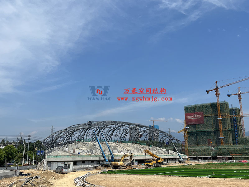 龍泉市體育場鋼膜結(jié)構(gòu)工程鋼結(jié)構(gòu)接近尾聲 龍泉市體育場鋼膜結(jié)構(gòu)工程鋼結(jié)構(gòu)接近尾聲