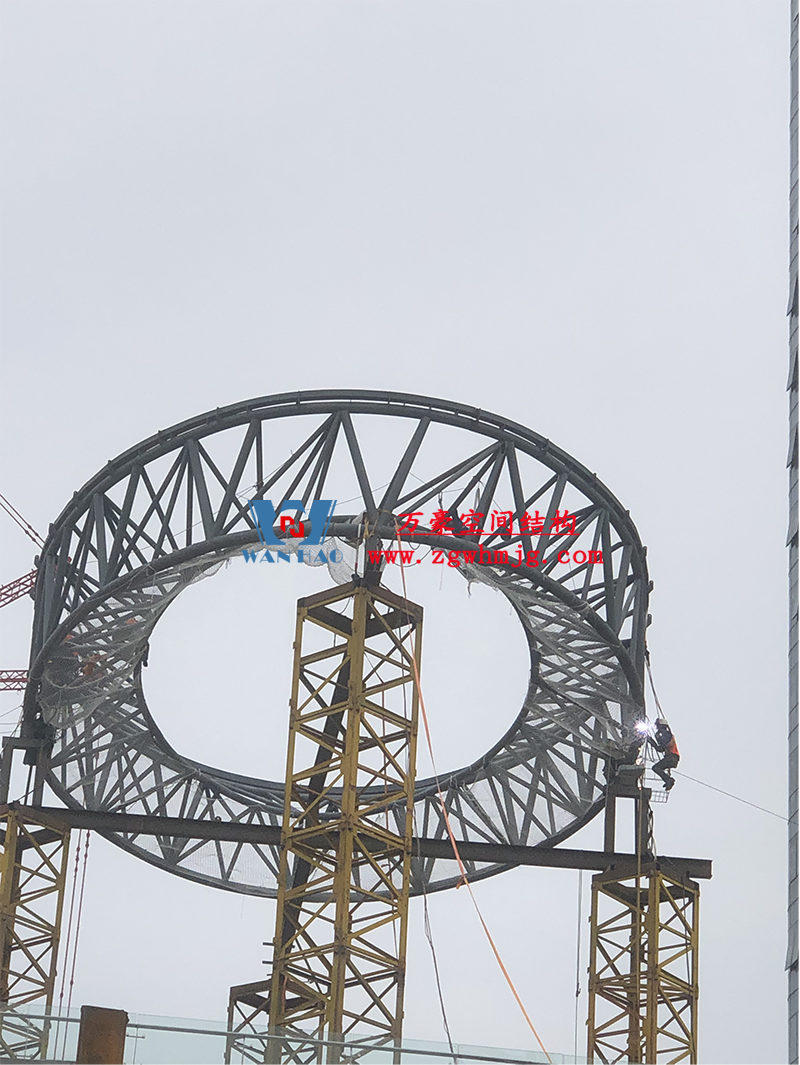 明宇廣場6號地塊商業(yè)（萬達廣場）改造項目鋼膜結(jié)構(gòu)ETFE蓋頂天幕工程進入鋼結(jié)構(gòu)吊裝階段