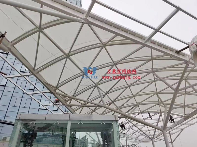 明宇廣場6號地塊商業(yè)（萬達廣場）改造項目鋼膜結(jié)構(gòu)ETFE蓋頂天幕工程