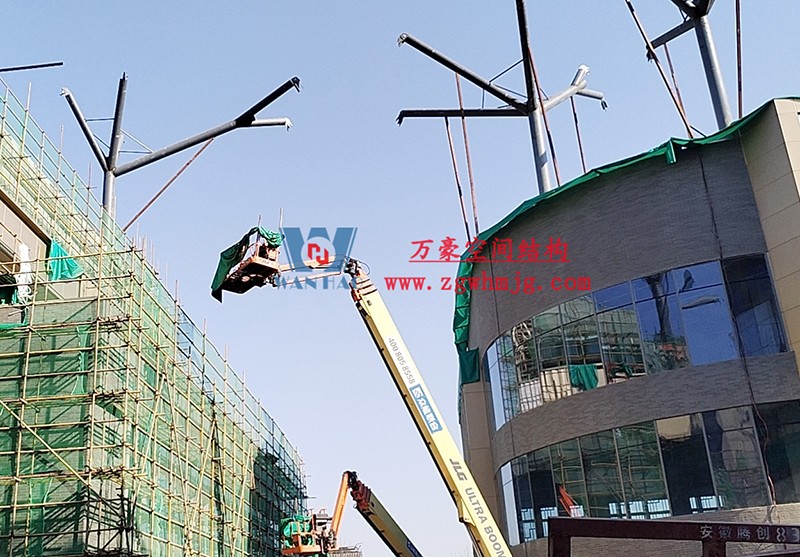 合肥文一塘溪津門天幕鋼結(jié)構(gòu)及ETFE氣枕膜工程施工進(jìn)度