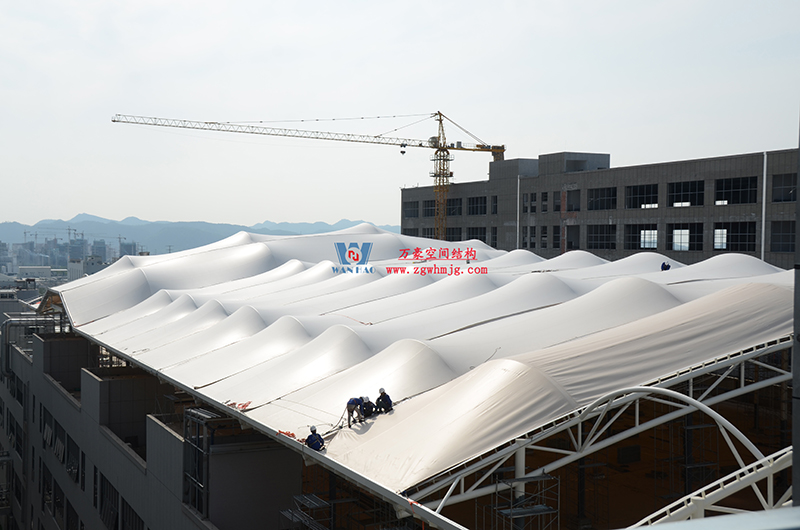 浙江真愛毯業(yè)科技有限公司廠房三屋面膜結(jié)構(gòu)工程完工大吉！