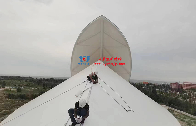 陜西定邊馬蓮灘沙漠公園鋼膜結構工程“奮力快跑”，工程“進度條”刷新了!