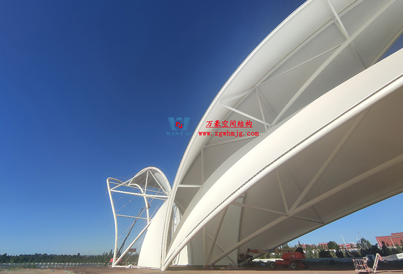 陜西定邊馬蓮灘沙漠公園鋼膜結構工程“奮力快跑”，工程“進度條”刷新了!