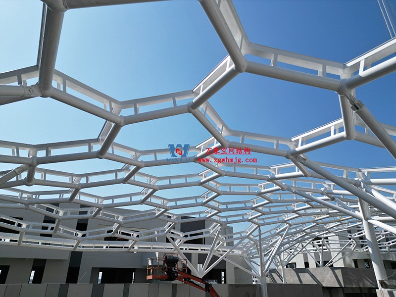 建筑藝術(shù)中鋼結(jié)構(gòu)的力學(xué)美感表達(dá) 建筑藝術(shù)中鋼結(jié)構(gòu)的力學(xué)美感表達(dá)