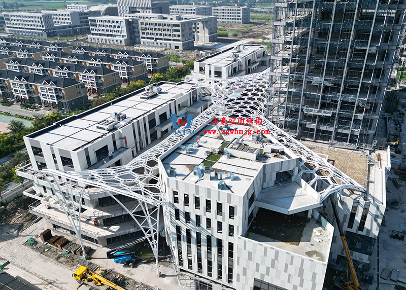 建筑藝術(shù)中鋼結(jié)構(gòu)的力學(xué)美感表達(dá) 建筑藝術(shù)中鋼結(jié)構(gòu)的力學(xué)美感表達(dá)