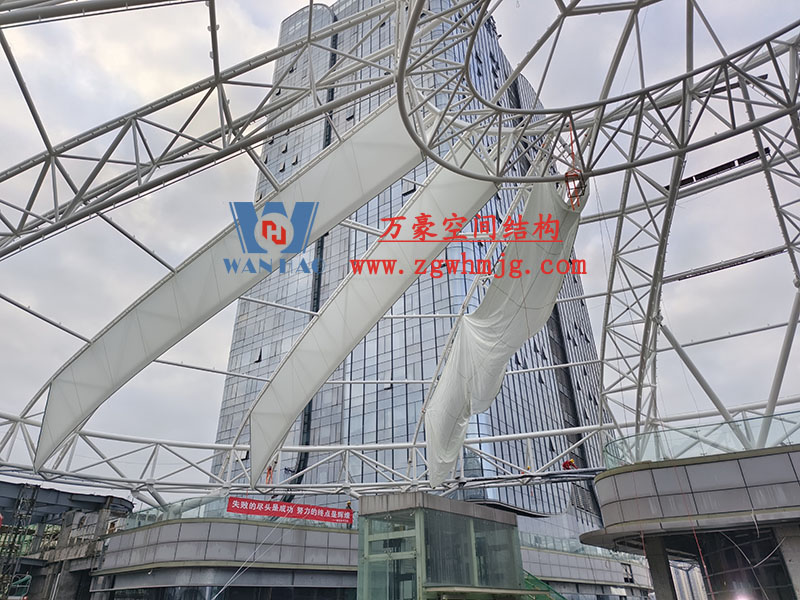 南充萬達商業(yè)街區(qū)蓋頂天幕空間鋼結(jié)構(gòu) 南充萬達商業(yè)街區(qū)蓋頂天幕空間鋼結(jié)構(gòu)
