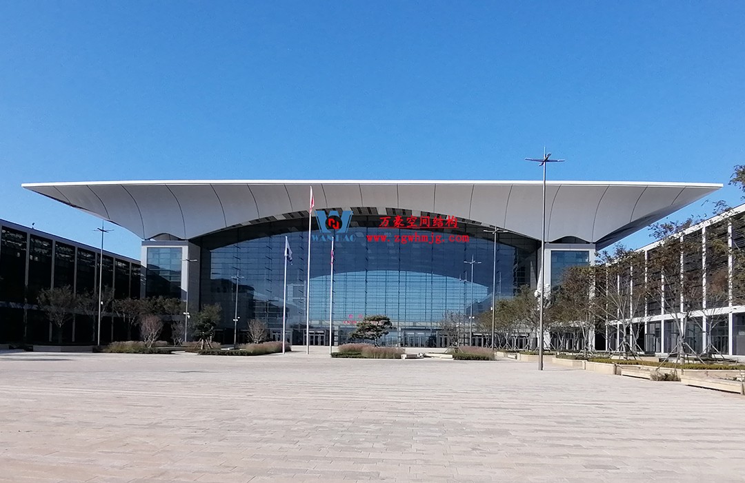 有骨骼、有皮膚的PTFE膜結(jié)構(gòu)建筑