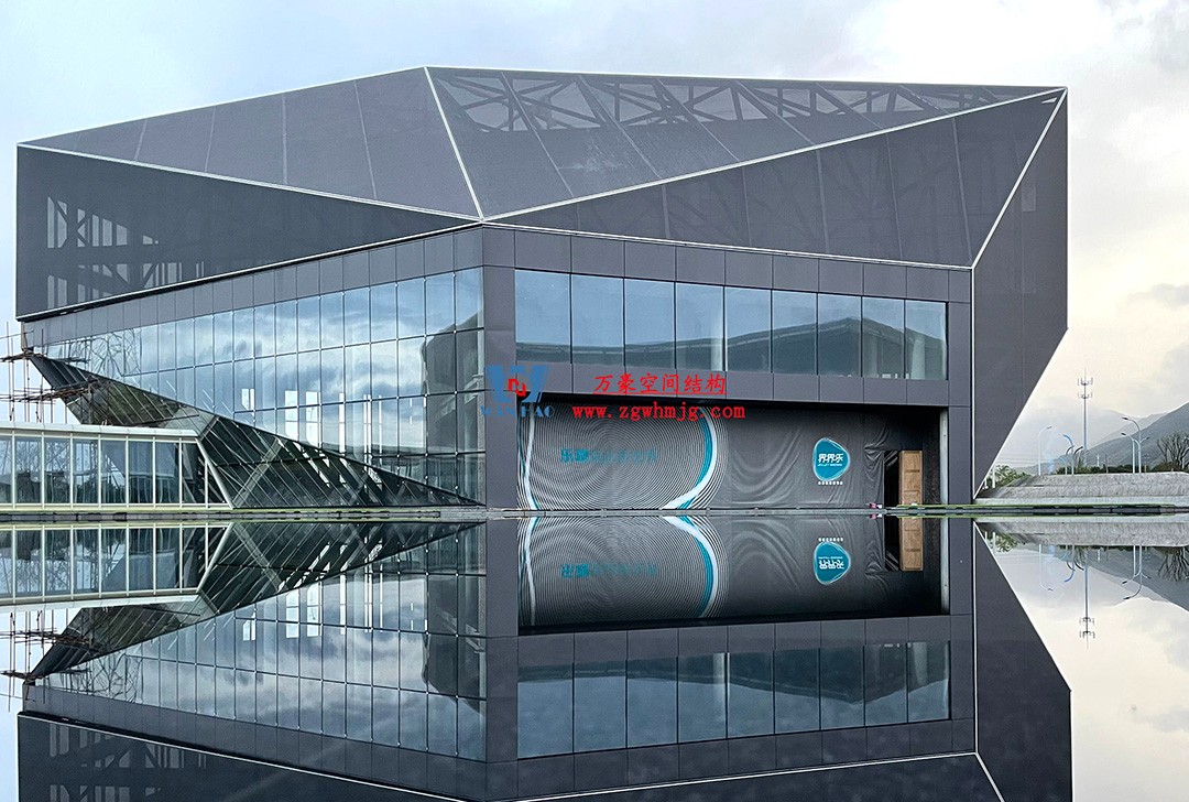 有骨骼、有皮膚的PTFE膜結(jié)構(gòu)建筑