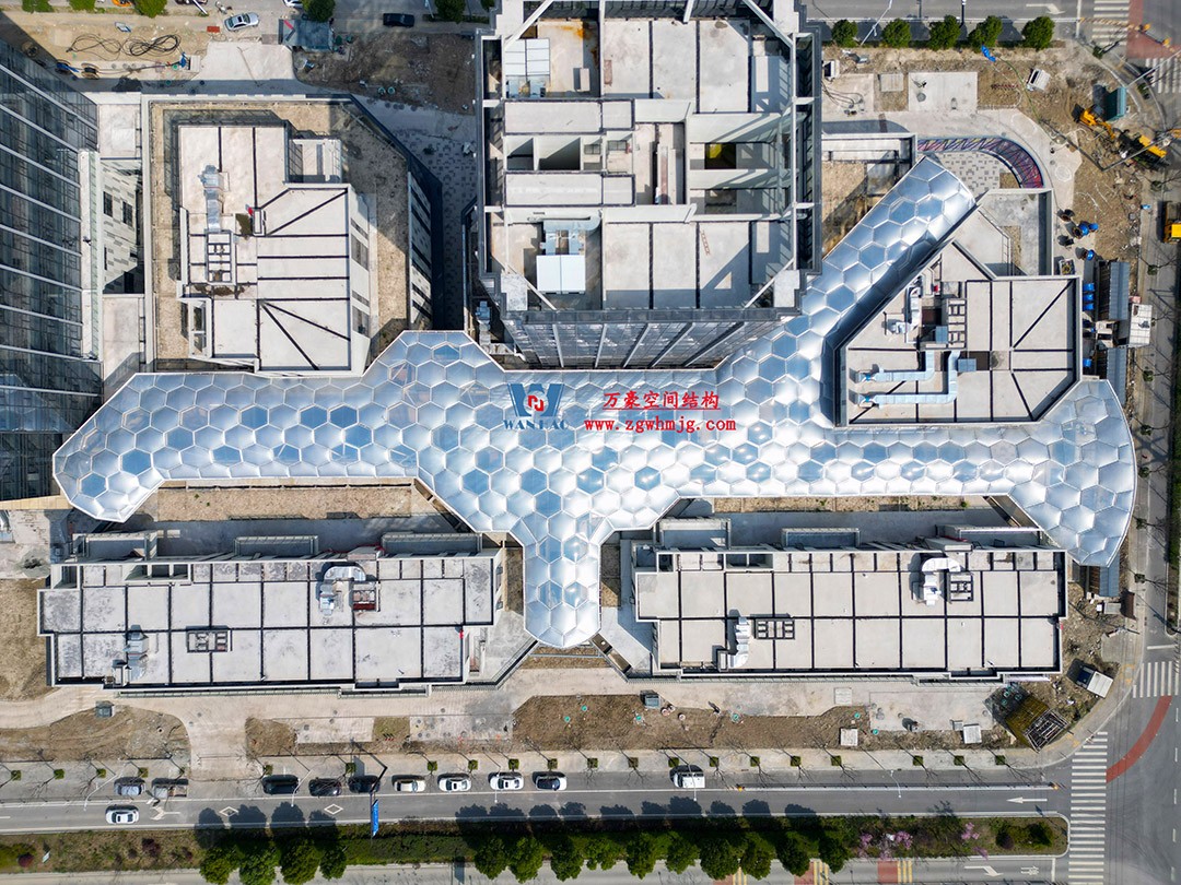 已完工，這個(gè)ETFE氣枕商業(yè)天幕閃亮登場(chǎng)！