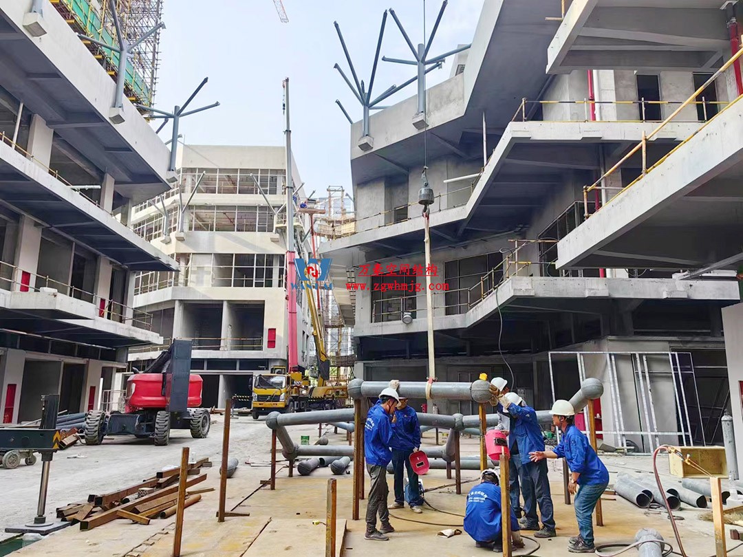 已完工，這個(gè)ETFE氣枕商業(yè)天幕閃亮登場(chǎng)！