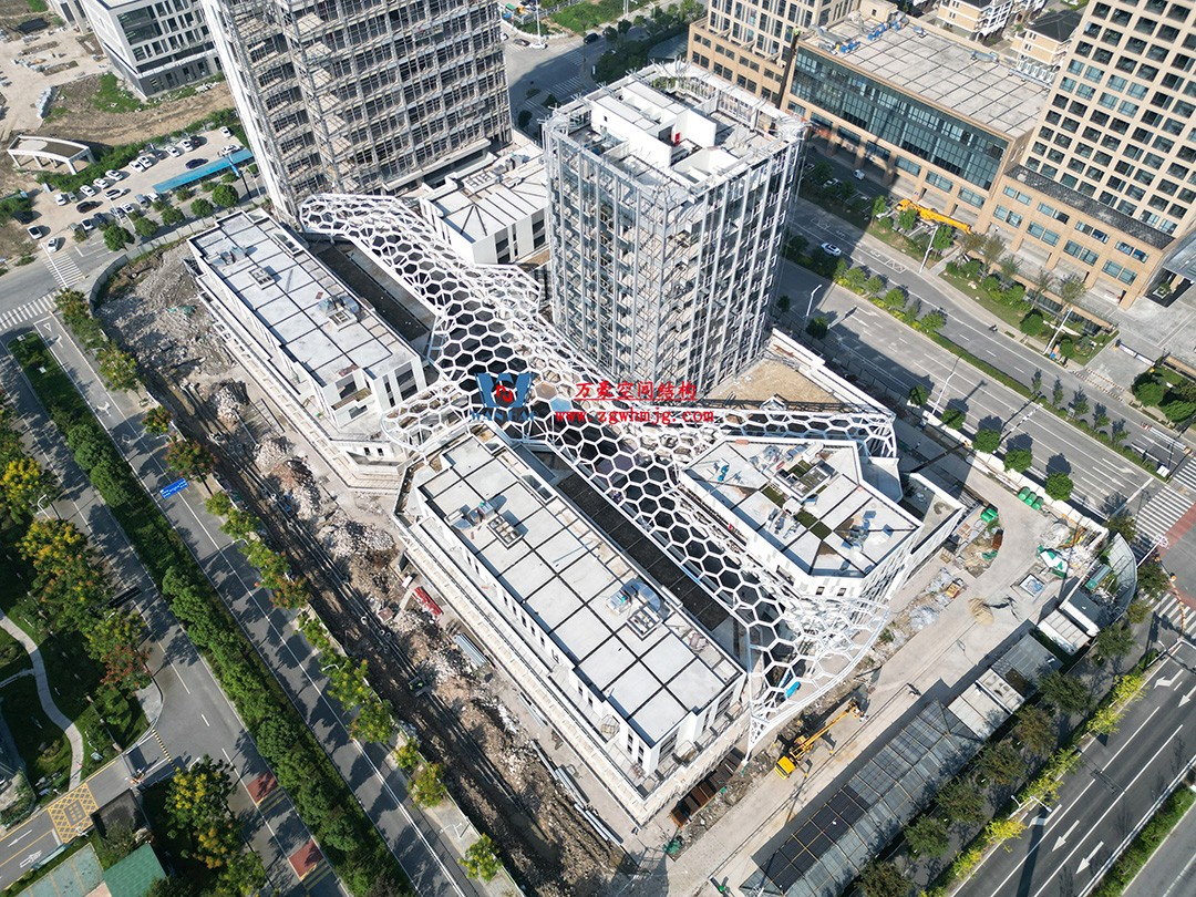 已完工，這個(gè)ETFE氣枕商業(yè)天幕閃亮登場(chǎng)！