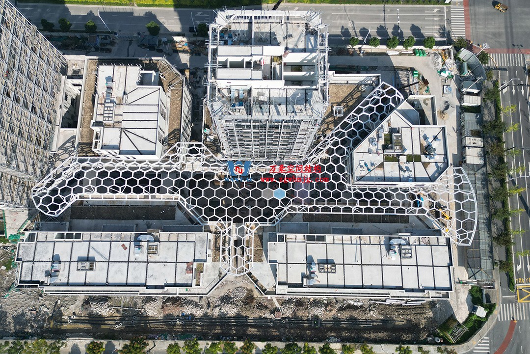 已完工，這個(gè)ETFE氣枕商業(yè)天幕閃亮登場(chǎng)！