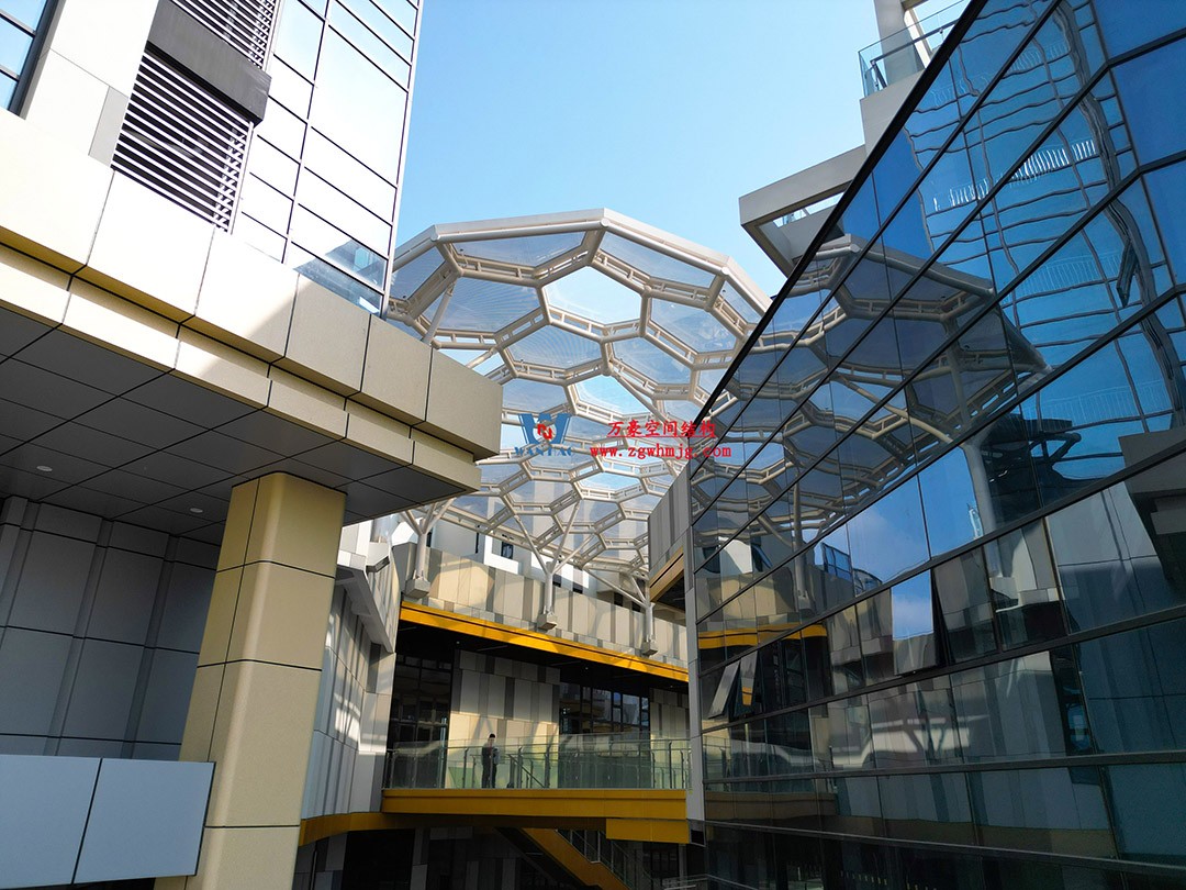 已完工，這個(gè)ETFE氣枕商業(yè)天幕閃亮登場(chǎng)！