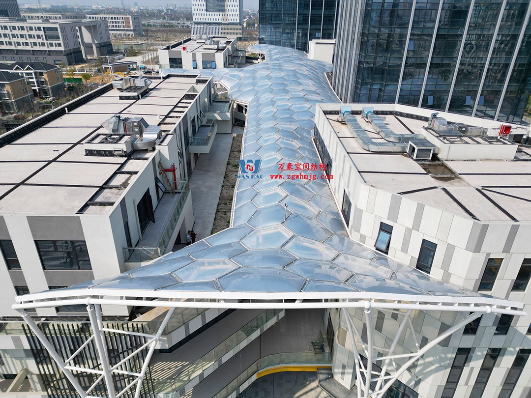 已完工，這個(gè)ETFE氣枕商業(yè)天幕閃亮登場(chǎng)！