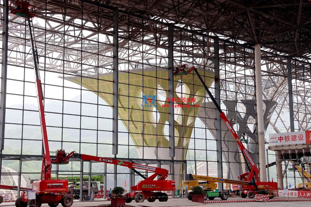 提檔提速，ETFE氣枕膜結(jié)構(gòu)天窗正在火熱施工安裝中