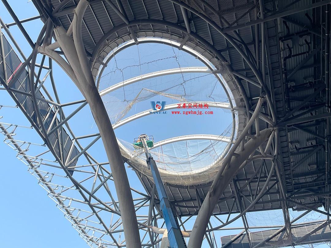 提檔提速，ETFE氣枕膜結(jié)構(gòu)天窗正在火熱施工安裝中