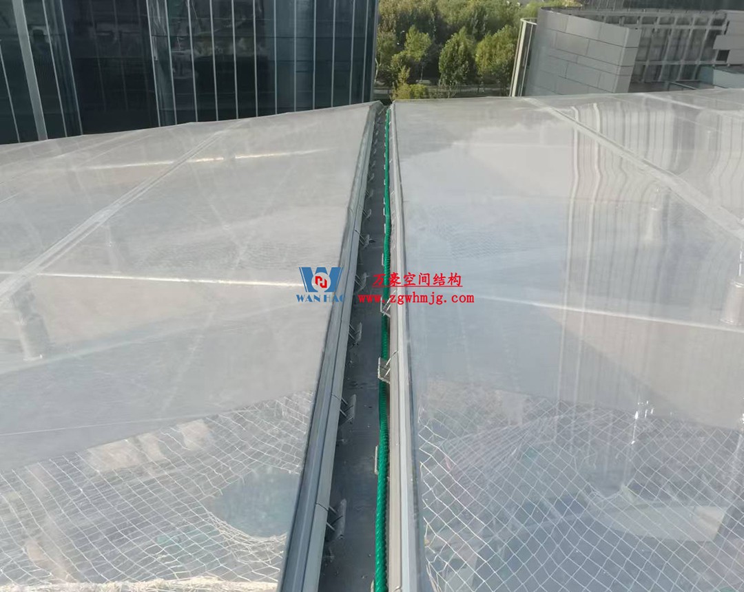 擁有夢幻外衣的ETFE膜結構商業(yè)天幕 擁有夢幻外衣的ETFE膜結構商業(yè)天幕