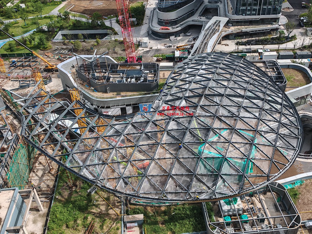 擁有夢幻外衣的ETFE膜結構商業(yè)天幕 擁有夢幻外衣的ETFE膜結構商業(yè)天幕