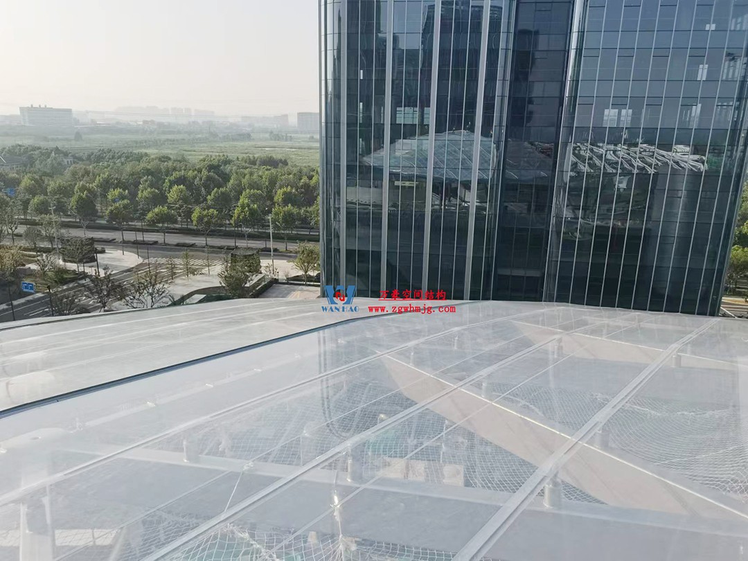 擁有夢幻外衣的ETFE膜結構商業(yè)天幕 擁有夢幻外衣的ETFE膜結構商業(yè)天幕