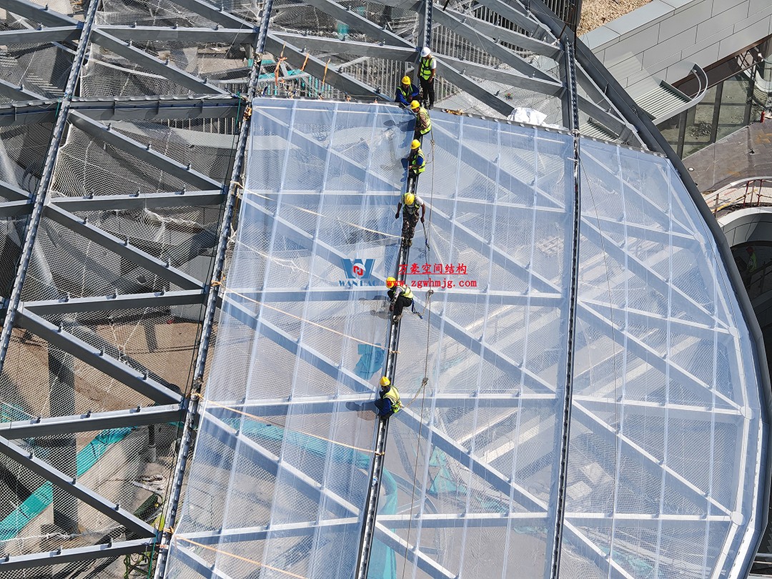 擁有夢幻外衣的ETFE膜結構商業(yè)天幕 擁有夢幻外衣的ETFE膜結構商業(yè)天幕