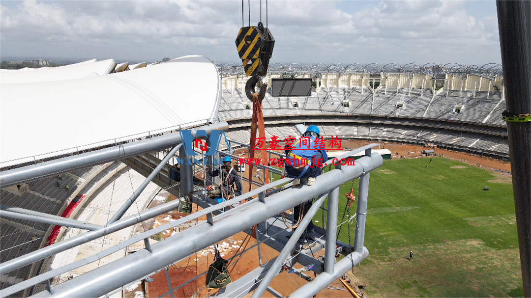 膜結(jié)構(gòu)體育場(chǎng)屋面安裝全解析:從技術(shù)要點(diǎn)到經(jīng)典案例 膜結(jié)構(gòu)體育場(chǎng)屋面安裝全解析:從技術(shù)要點(diǎn)到經(jīng)典案例