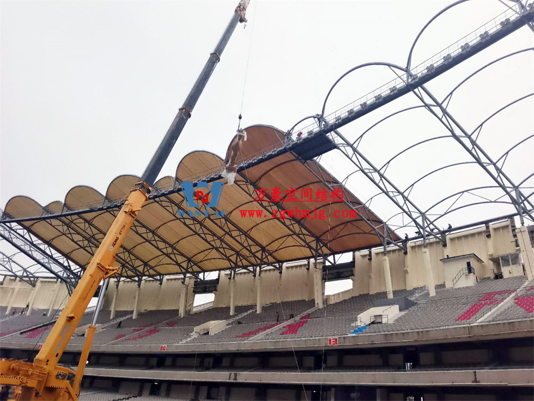膜結(jié)構(gòu)體育場(chǎng)屋面安裝全解析:從技術(shù)要點(diǎn)到經(jīng)典案例 膜結(jié)構(gòu)體育場(chǎng)屋面安裝全解析:從技術(shù)要點(diǎn)到經(jīng)典案例