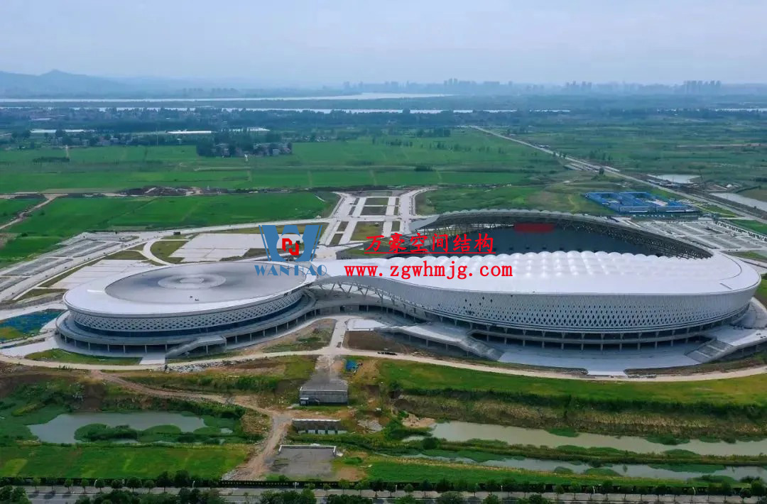 膜結(jié)構(gòu)體育場(chǎng)屋面安裝全解析:從技術(shù)要點(diǎn)到經(jīng)典案例 膜結(jié)構(gòu)體育場(chǎng)屋面安裝全解析:從技術(shù)要點(diǎn)到經(jīng)典案例