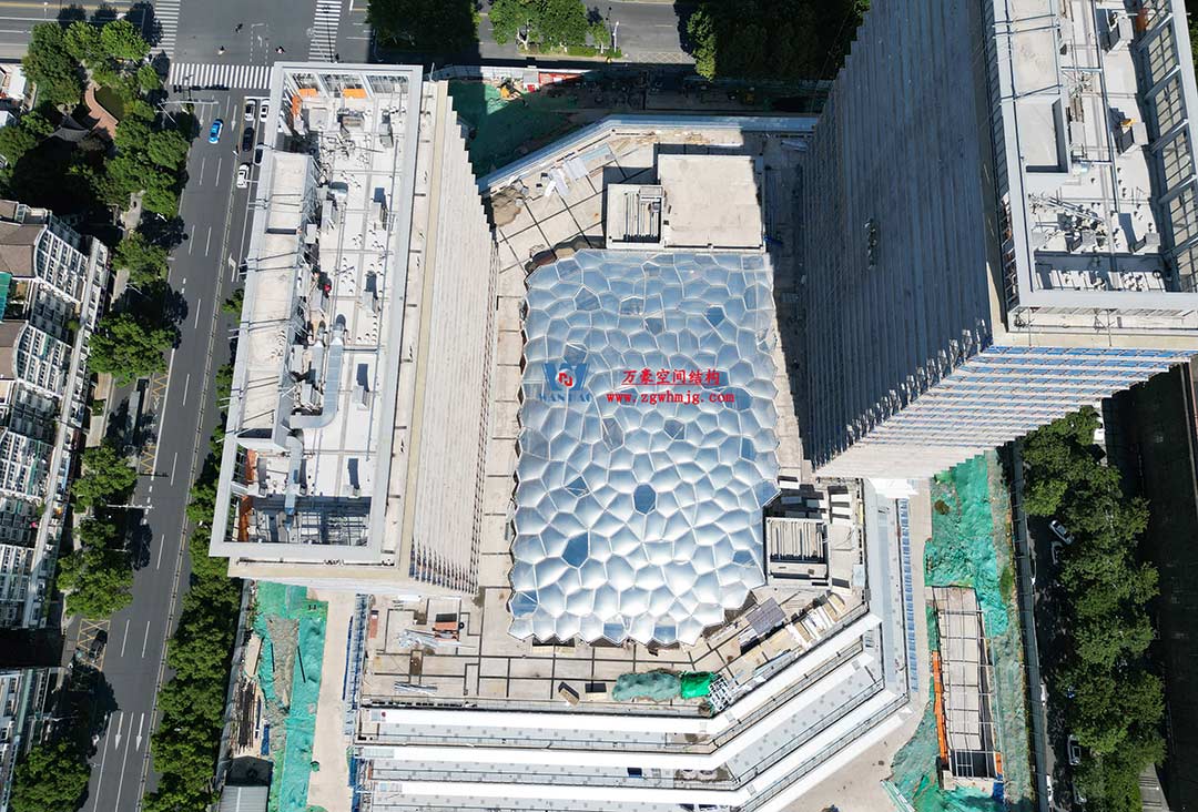 安吉云安里ETFE氣枕商業(yè)天幕圓滿完工