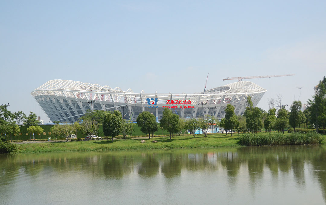 無錫奧體中心體育場ETFE膜首吊成功，太湖畔將閃耀“生態(tài)之光”