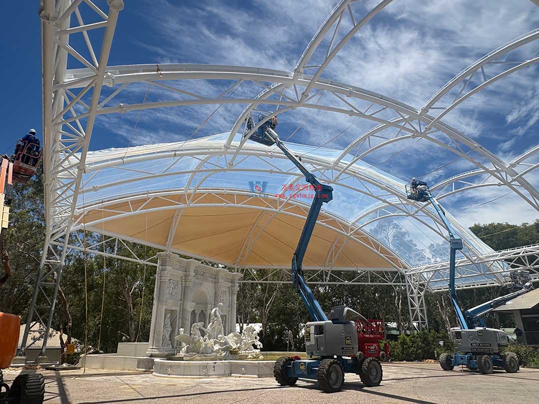 跨越山海的建筑新章！澳大利亞噴泉廣場(chǎng)天幕張拉正酣，雙膜科技賦能莊園建筑