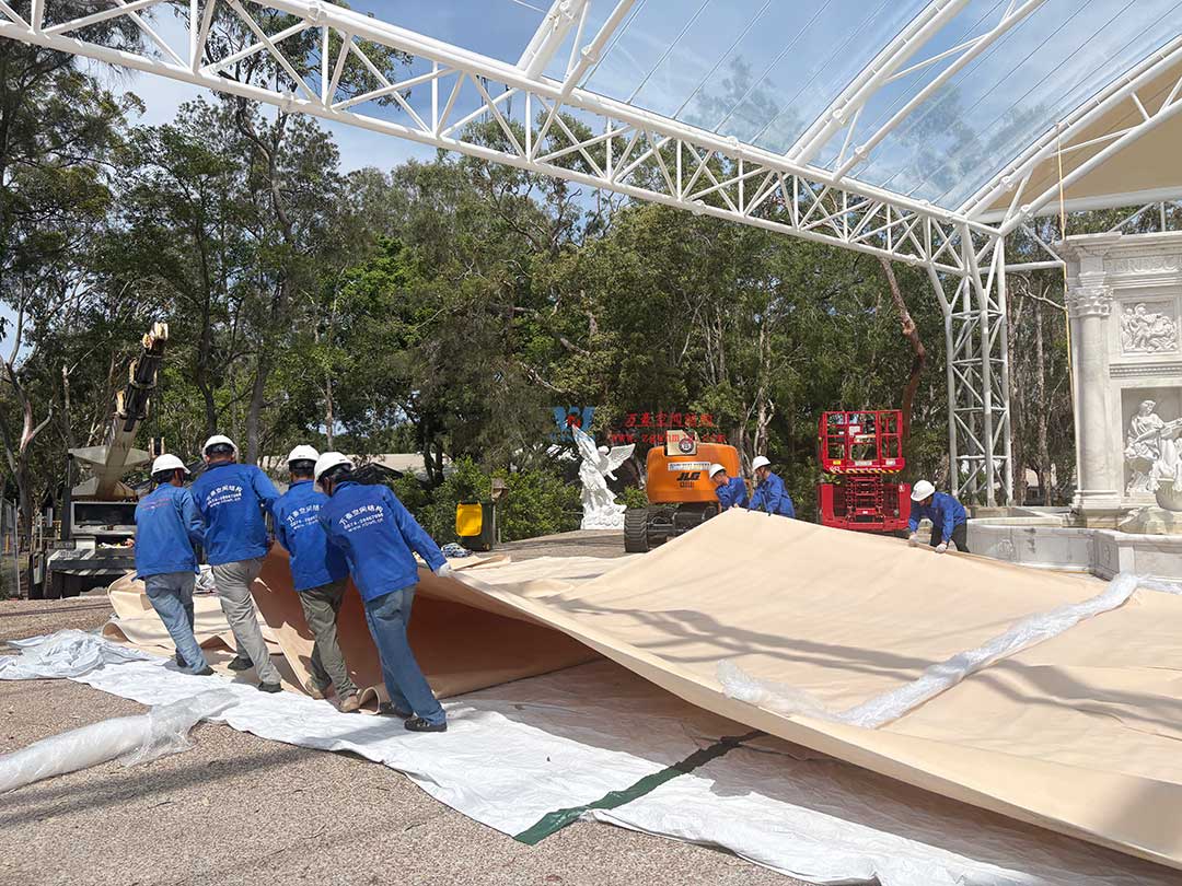 跨越山海的建筑新章！澳大利亞噴泉廣場(chǎng)天幕張拉正酣，雙膜科技賦能莊園建筑