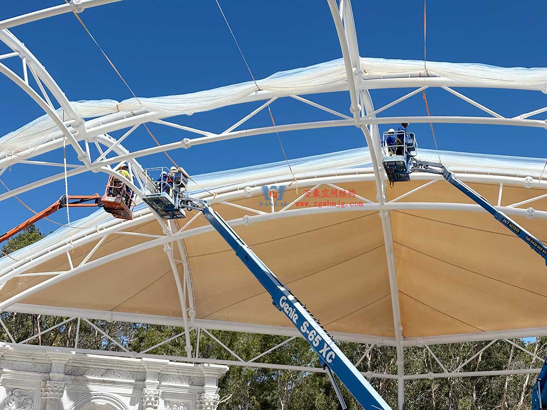 跨越山海的建筑新章！澳大利亞噴泉廣場(chǎng)天幕張拉正酣，雙膜科技賦能莊園建筑