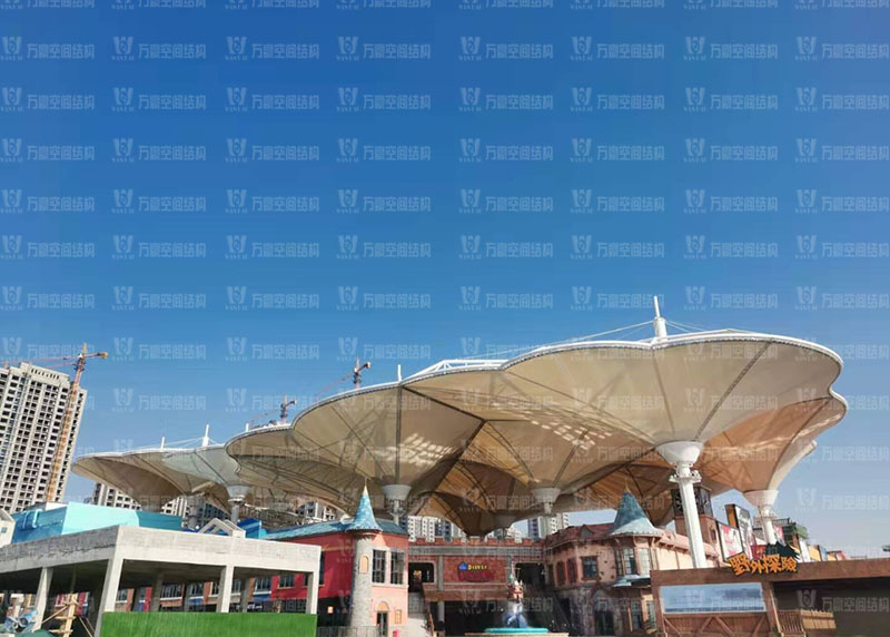 PTFE膜結(jié)構(gòu)建筑材料由什么組成？PTFE膜結(jié)構(gòu)材料有哪些特性？