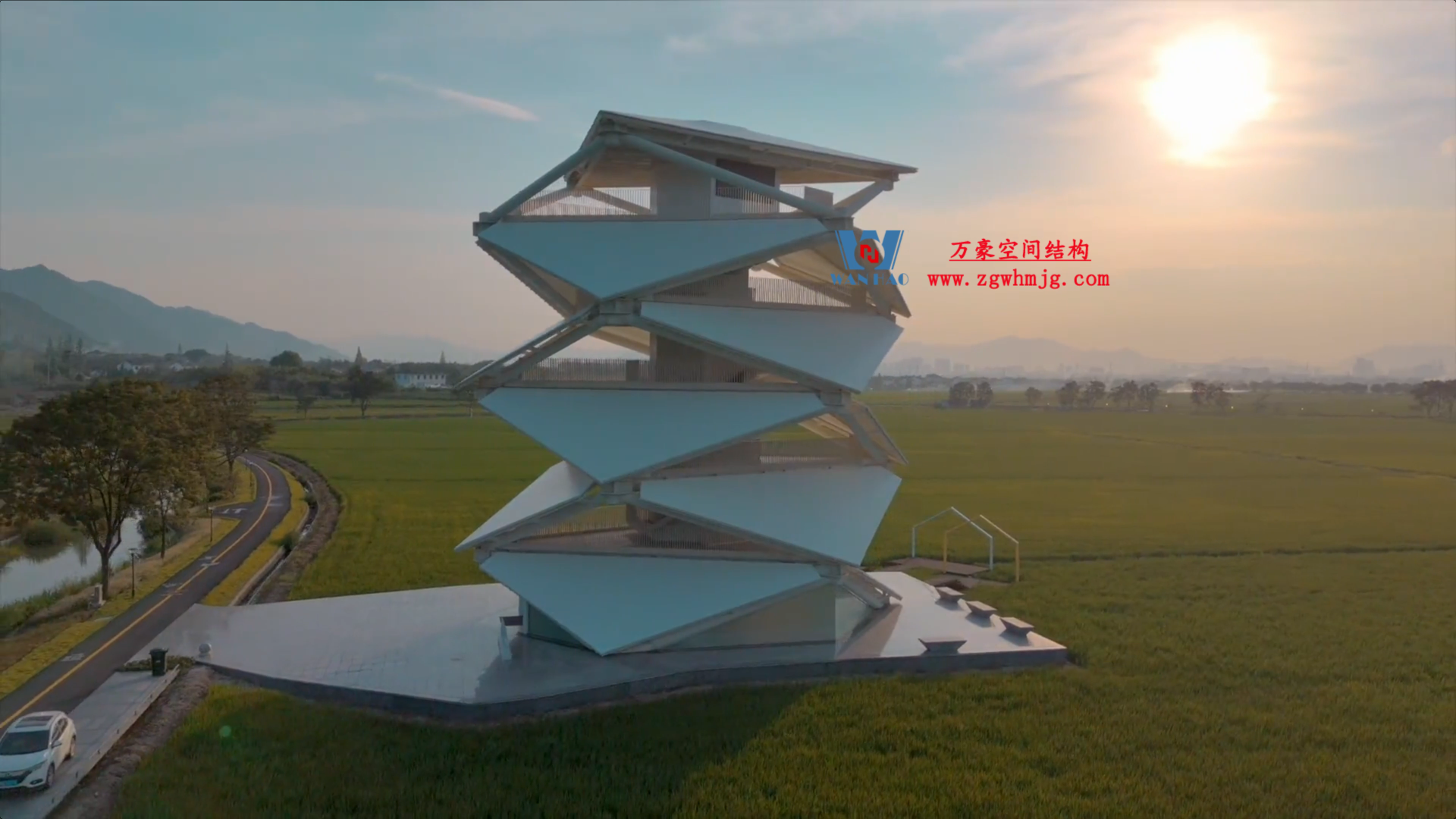 愜意的生活，像風(fēng)，像云，肆意的揮灑在田間風(fēng)景之中！