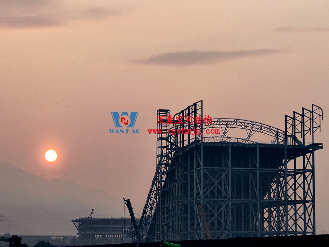 馭風(fēng)逐沙，織就賽道美學(xué)——比亞迪紹興嵊州賽車場干拔沙坡觀景平臺鋼膜結(jié)構(gòu)