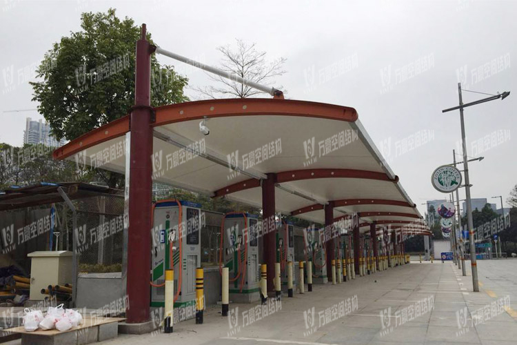 充電樁膜結(jié)構(gòu)車棚有什么特點(diǎn)？為何如此受歡迎？