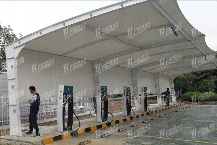 充電樁膜結(jié)構(gòu)車棚有什么特點(diǎn)？為何如此受歡迎？