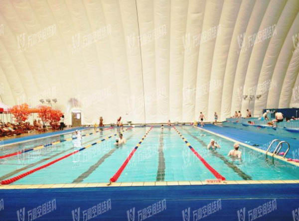 充氣膜游泳館好用嗎？充氣膜結(jié)構(gòu)游泳館有哪些優(yōu)點特點？